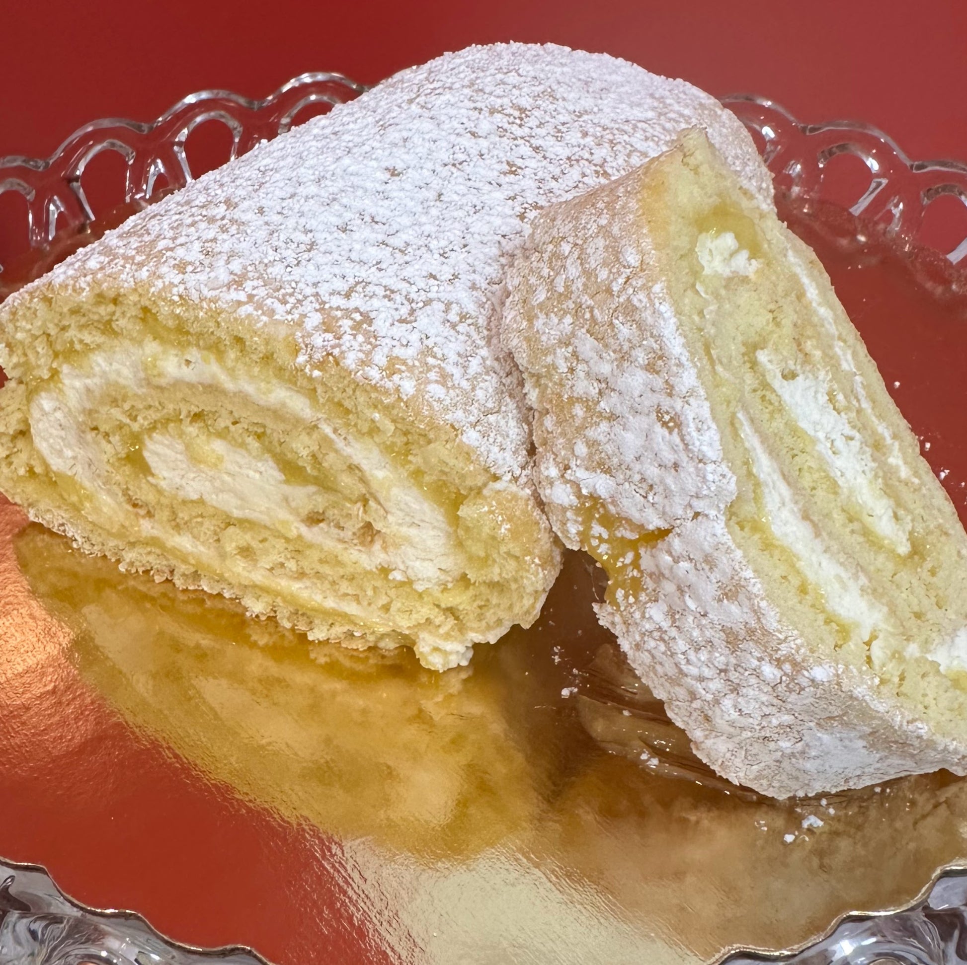 Home made lemon roll with fresh lemon curd
