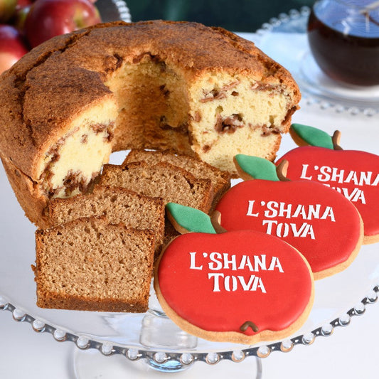 Apple cake, honey cake and apple cookies